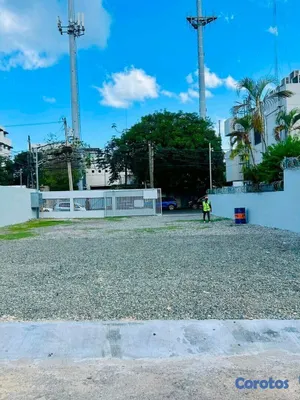 solares y terrenos - Excelente terreno comercial de oportunidad en zona oriental Santo Domingo Este  2