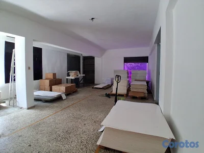 Alquilo Local 1er piso  80 mts  en la 27 febrero 