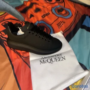 Alexander mcqueen Triple black *sin caja* nuevos size 42