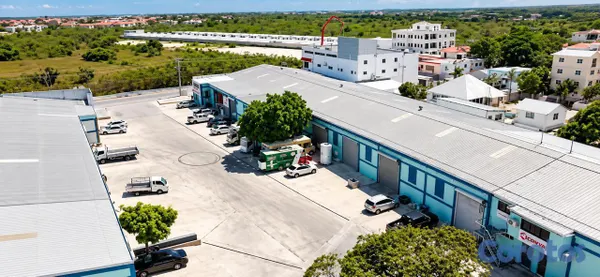 oficinas y locales comerciales - Venta Sesion Nave industrial Bavaro Av. Barcelo  8