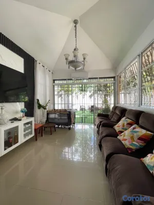 casas - vendo casa avenida Independencia KLM 9 dos niveles tres habitaciones con baño  5