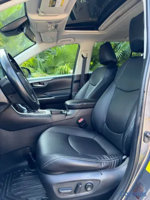 jeepetas y camionetas - Toyota rav4 2020 xle clean carfax  2