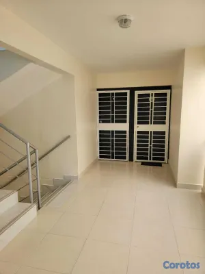 apartamentos - RENTO COMODO APART 4TO NIVEL: 3 HAB, 2 BAÑOS, PARQ 5