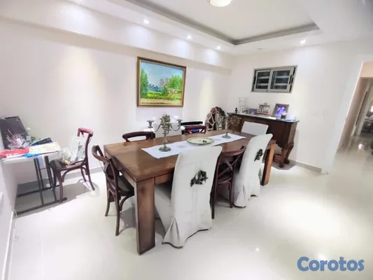 apartamentos - vendo Evaristo Morales tercer nivel tres habitaciones con su baño dos parqueos  2