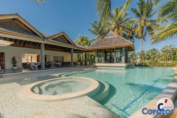 casas - Exclusive Waterfront Estate on a Private Island in 9