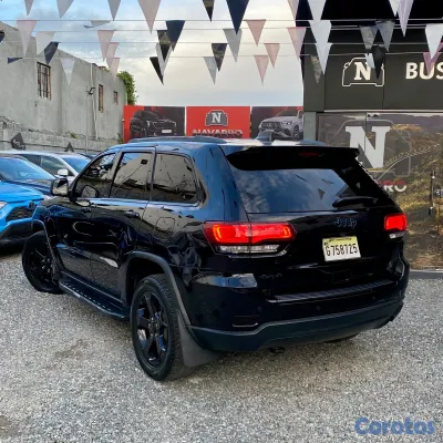 jeepetas y camionetas - JEEP GRAND CHEROKEE LAREDO 4X4 2018 13