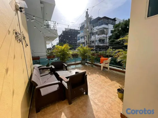 apartamentos - 2do nivel con terraza y parqueos techados en jardines del sur 3