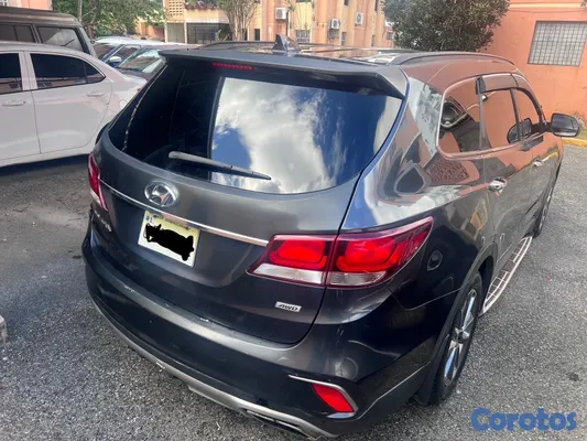 jeepetas y camionetas - Hyundai Santa Fe 2017 AWD Full – 3 Filas, Excelente Estado 4