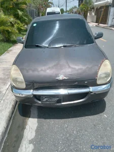 Carro súper económico, funcional, con detalles de pintura 