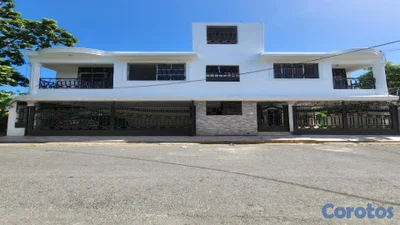 Venta de Casa de 3 Viviendas en Autopista de San Isidro