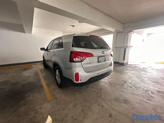 jeepetas y camionetas - Kia Sorento 2015 como nueva 4
