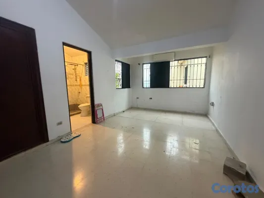 casas - vendo casa avenide Cayetano Germosen dos niveles tres habitaciones marquesina  3