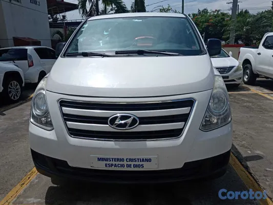 jeepetas y camionetas - Hyundai H1 2016 blanca 4