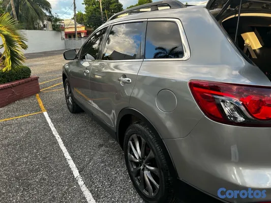 jeepetas y camionetas - Vendo Mazda CX-9 en excelentes condiciones  7