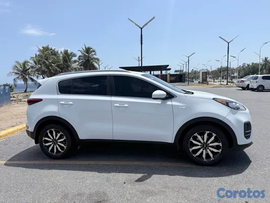 jeepetas y camionetas - Kia Sportage 2017 excelente condiciones  5