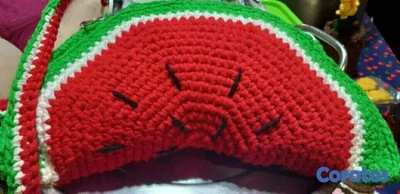 TEJIDA A MANO, EN FORMA DE SANDIA IDEAL PARA REGALAR