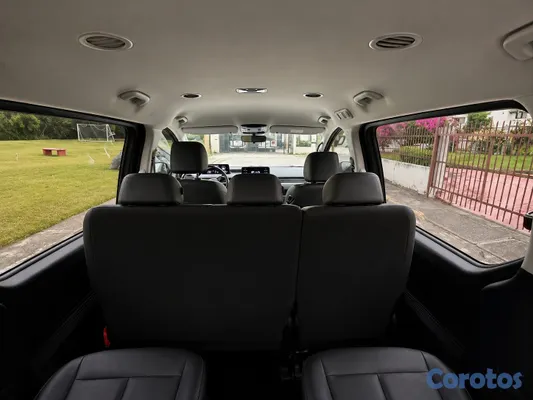 jeepetas y camionetas - Hyundai Staria  4