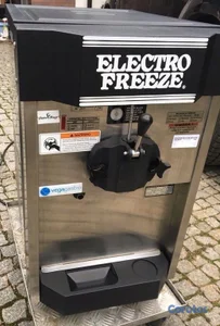 Máquina de helado suave / Soft-serve machine
