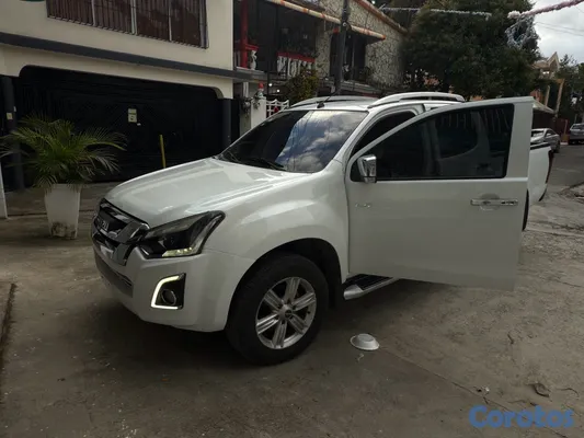 jeepetas y camionetas - Camioneta DMAX 2019 - Única Dueña - 88 KM - Mantenimiento en la casa 5