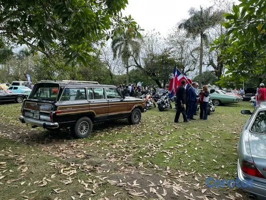 jeepetas y camionetas - Jeep *Grand Wagoneer* 1988 en muy buenas condiciones 6