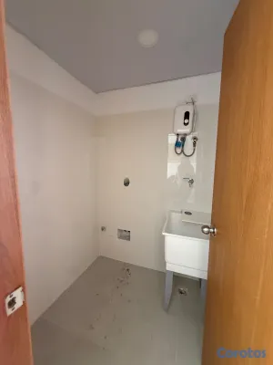 apartamentos - vendo la Esperilla piso 8 una habitación 1.5 baños parqueo balcón amplio  3