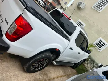 jeepetas y camionetas - Nissan Frontier mecánica 4x4 diesel único dueño y garantía de la casa 