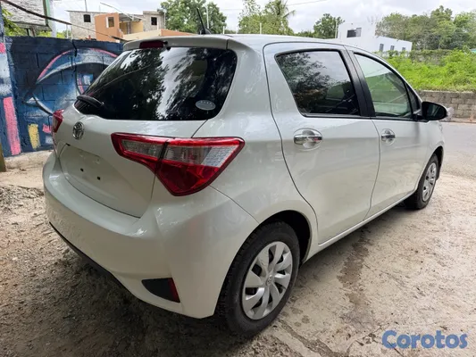 carros - Toyota Vitz 2020  9