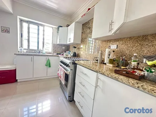 apartamentos - vendo Evaristo Morales tres habitaciones con su baño dos parqueos balcón tipo te 6