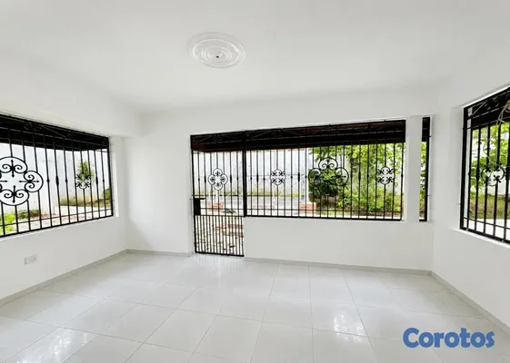 casas - Casa de 3 habiaciones 2.5 baños en alquiler en Alt 13