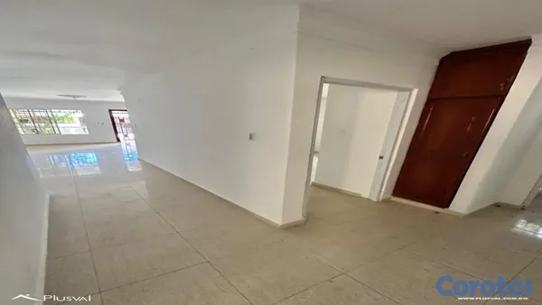 casas - San Isidro - Casa de 1 nivel con amplio patio y área verde 3