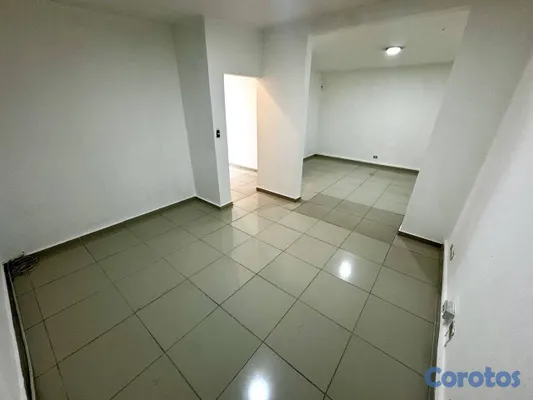 oficinas y locales comerciales - Alquilo Local  300 mts   en los prados  3