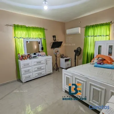 casas - Vendo moderna y amplia vivienda en Residencial Nai 7