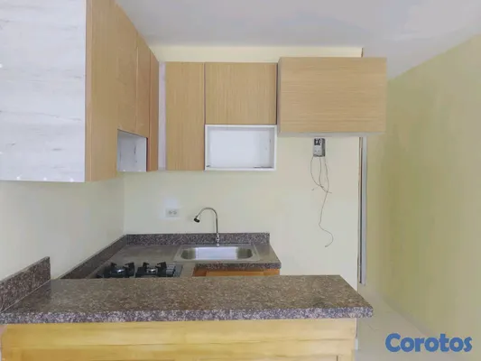 apartamentos - Alquilo apartamento 2do nivel
2 habitacione
1 sala cocina 
balcon 
 6