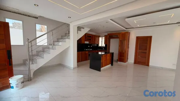 casas - Casa con 4 habitaciones y piscina en construcción 3