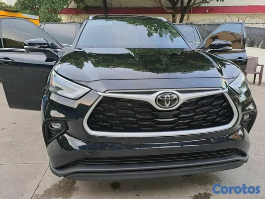 jeepetas y camionetas - Toyota higlander xle 2022 8