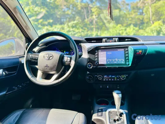 jeepetas y camionetas - Toyota hilux srv 2020 6