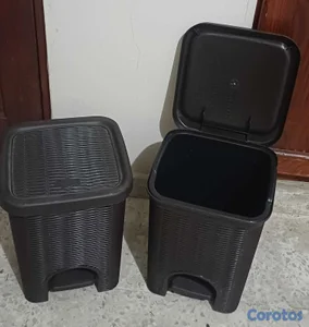 Zafacón con Pedal Tipo Ratán (Zhong Ding), como nu