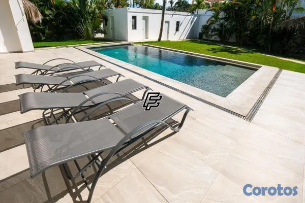 casas vacacionales y villas - Exclusiva Villa Moderna: 5 Hab. a pocos metros del mar en Comunidad Privada 8