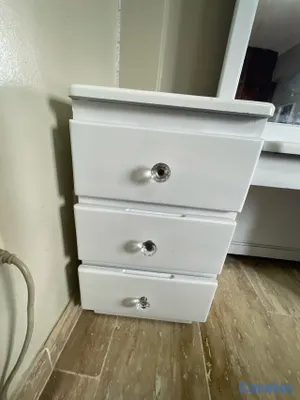 muebles y colchones - CAOBA gavetero con su banquito + 2 mesitas de noche  3