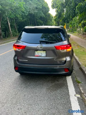 jeepetas y camionetas - Toyota higlander le 2018 6