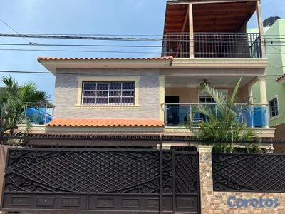 Casa Super Amplia de 3 Niveles en Prado Oriental.