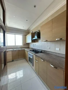 Apartamento en Alquiler - 3 Habitaciones con baño 
