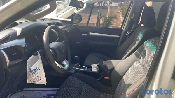 jeepetas y camionetas - Toyota hilux 2020  3