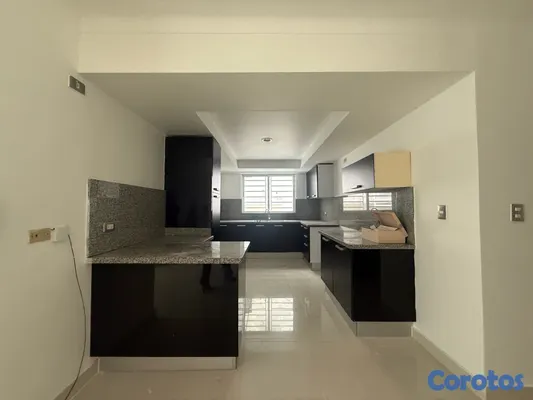 apartamentos - Alquiler de apto piso alto de 3 hab con baños piso alto y ascensor  5