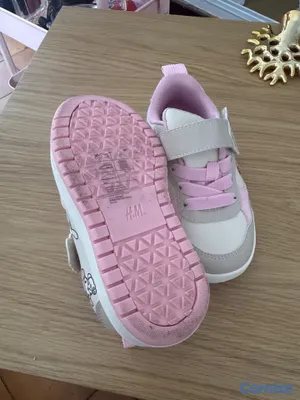 ropa y zapatos - 🎀👟 **Tenis H&M Hello Kitty para niña** 3