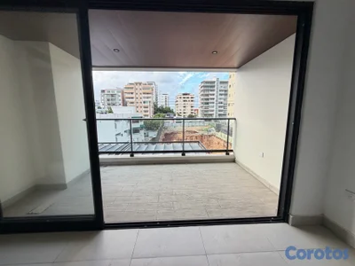 vendo nuevo Evaristo Morales piso 3 una habitación 1.5 baños parqueo área social