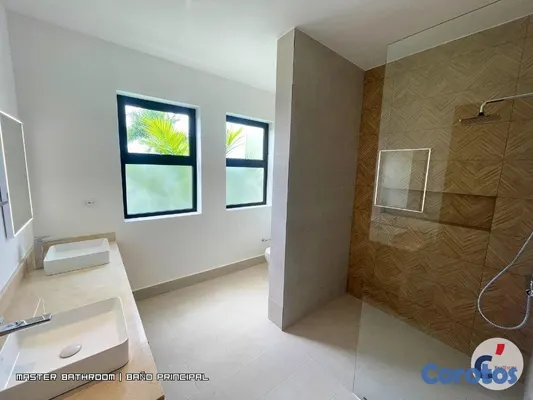 casas - Villa de 4 habitaciones con piscina climatizada en 15