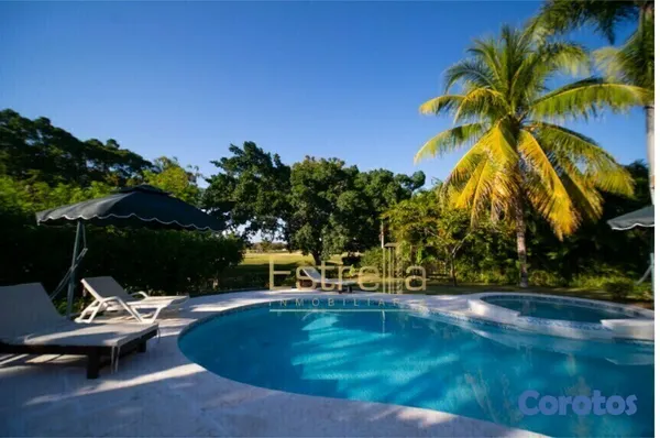 casas vacacionales y villas - Villas en venta de 4 a 6 habitaciones de dos niveles ubicado en Juan Dolio     9