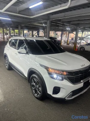jeepetas y camionetas - Kia Seltos 2024 semi nueva RD$1.5 2