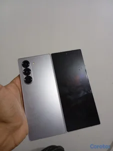 Samsung Z Fold 6 DESBLOQUEADO 256GB GRIS CON FORRO PEQUEÑO DETALLE EN PANTALLA